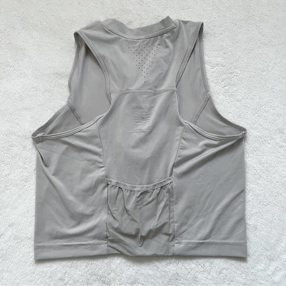 H&M DryMove Spots Crop Top - Picture 5 of 5